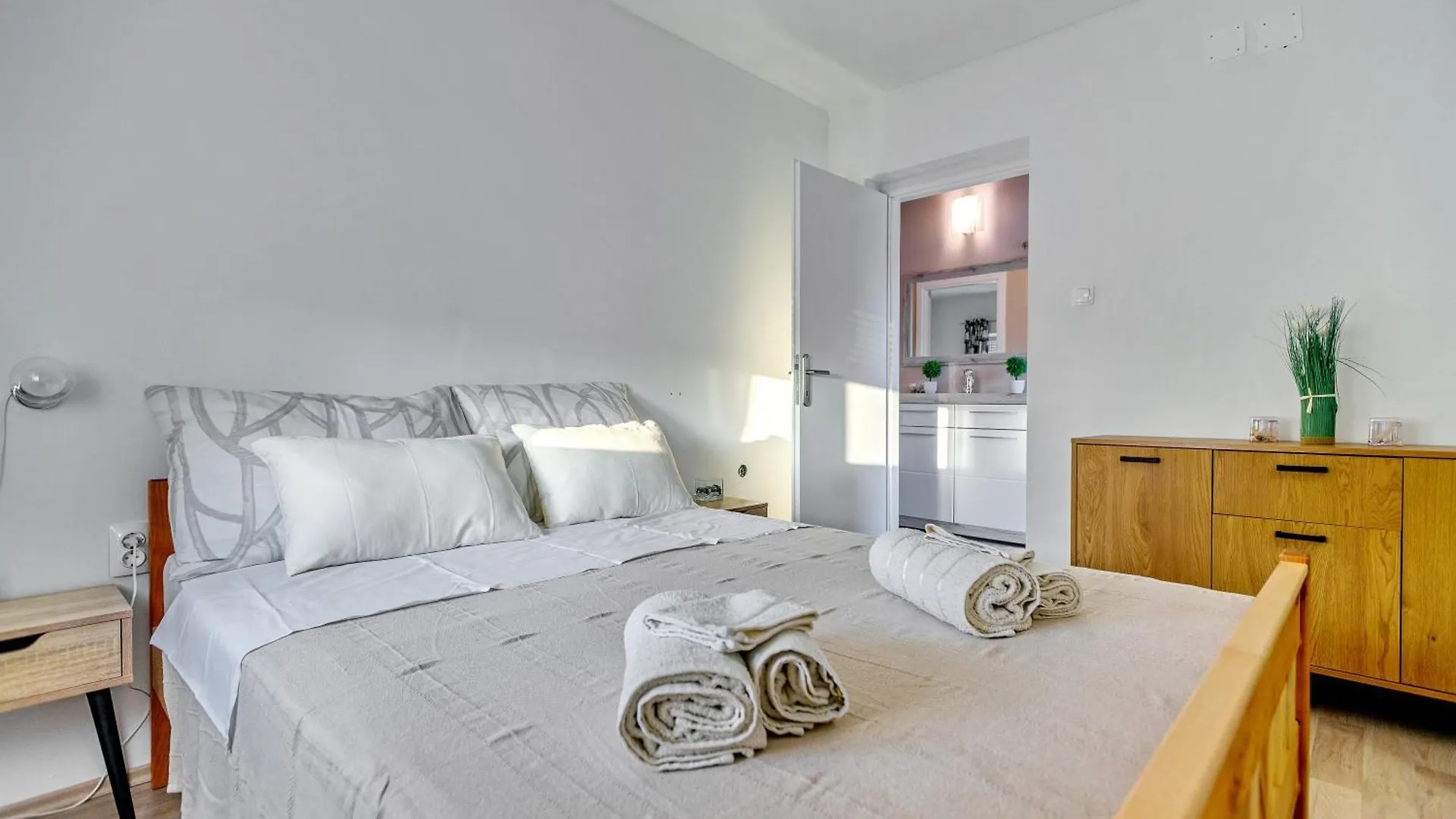 Countryside Holiday Home - Pool - Big Terrace Benkovac 0*,